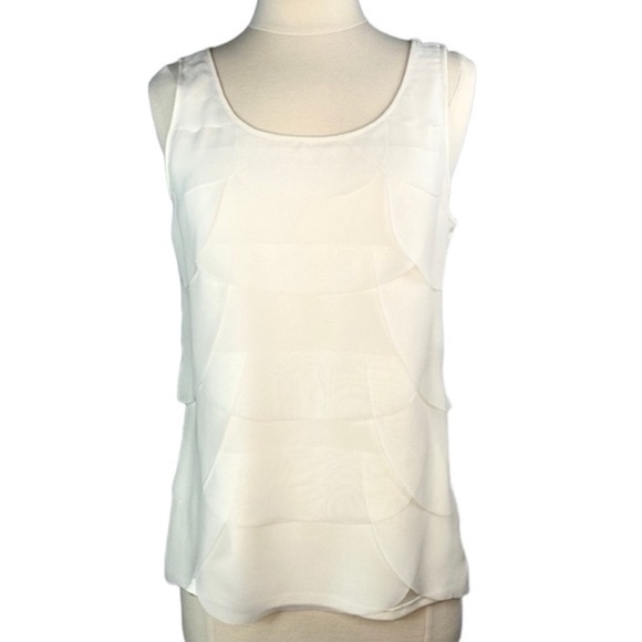 Ann Taylor Ivory Sleeveless Top with a Tier Scallop Front Design. Size S - Picture 1 of 7